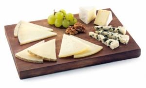 4 frutas perfectas para servir con una tabla de quesos